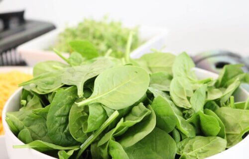 Leafy greens can boost oral health better than mouthwash