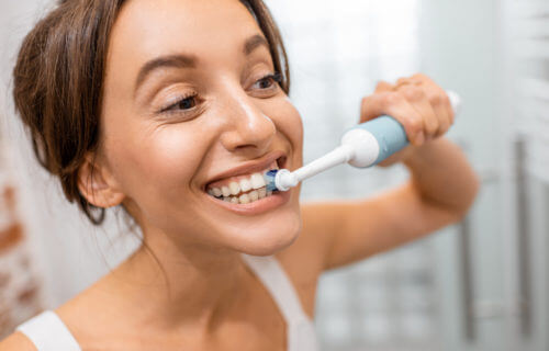 These Are The 5 Best Electric Toothbrushes Experts Recommend